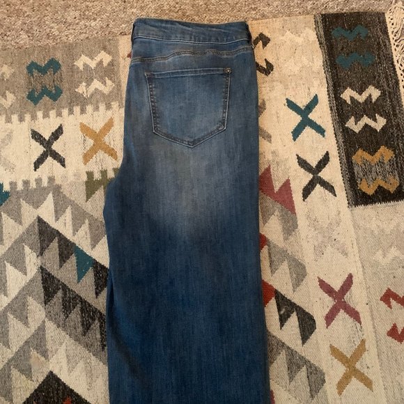 Love & Ledgend denim size 20, NEW with style tags. 3/4 length. slightly flaired - Picture 2 of 5